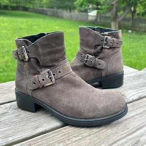 Aquatalia Sophie Graphite Grey Suede Buckle Harness Moto Ankle Boots 6.5